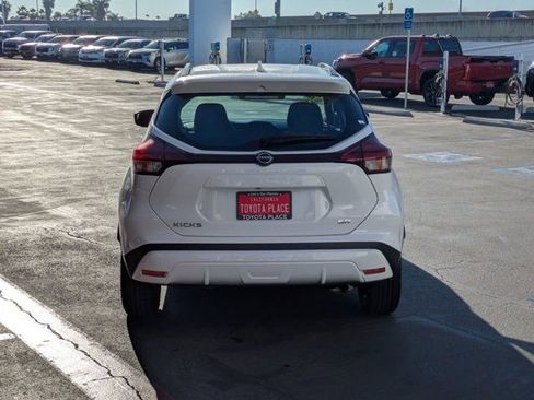 Used 2024 Nissan Kicks SR image 9