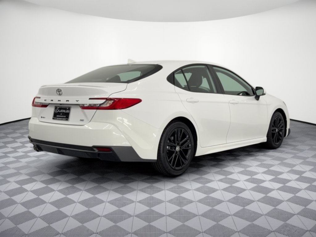 Used 2025 Toyota Camry SE FWD image 9