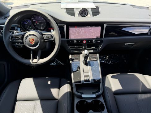 Used 2026 Porsche Macan AWD/4WD image 23