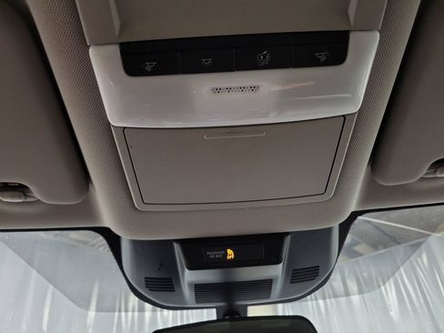 Used 2024 Nissan Rogue S FWD image 20