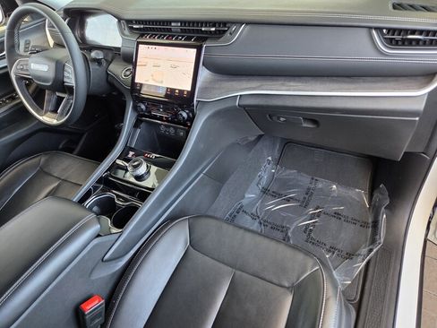 Used 2023 Jeep Grand Cherokee Limited w/ Black Appearance Package AWD/4WD image 20
