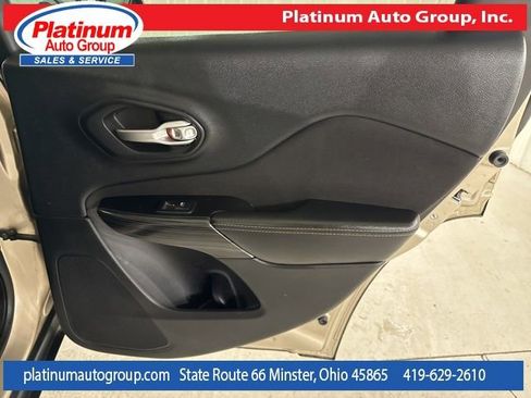 Used 2015 Jeep Cherokee Latitude w/ Comfort/Convenience Group image 34