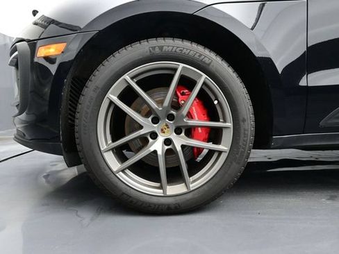 Certified 2023 Porsche Macan S AWD/4WD image 6