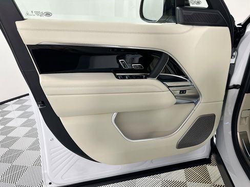 Certified 2026 Land Rover Range Rover Autobiography AWD/4WD image 15