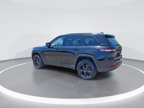 Used 2022 Jeep Grand Cherokee Altitude AWD/4WD image 7