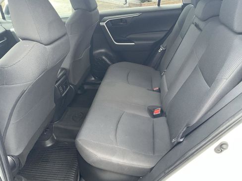 Used 2021 Toyota RAV4 LE image 12