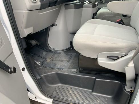 Used 2018 Ford E-450 and Econoline 450 Super Duty w/ Exterior Upgrade Package RWD image 14