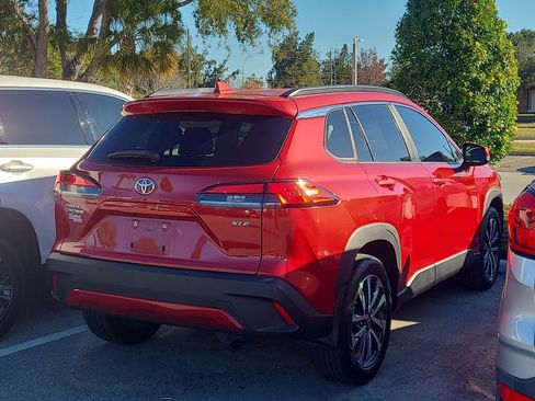 Used 2022 Toyota Corolla Cross XLE image 3