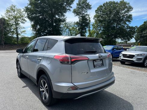 Used 2018 Toyota RAV4 XLE FWD image 5