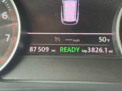 Used 2013 Volkswagen Touareg Hybrid image 33