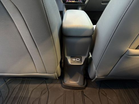 Used 2022 Chevrolet Bolt EUV Premier w/ Launch Edition image 22