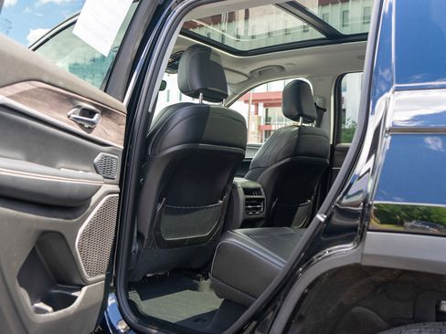 Used 2023 Jeep Grand Cherokee 4WD 4xe image 31