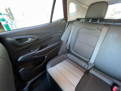 Used 2025 Chevrolet Trax LT image 39