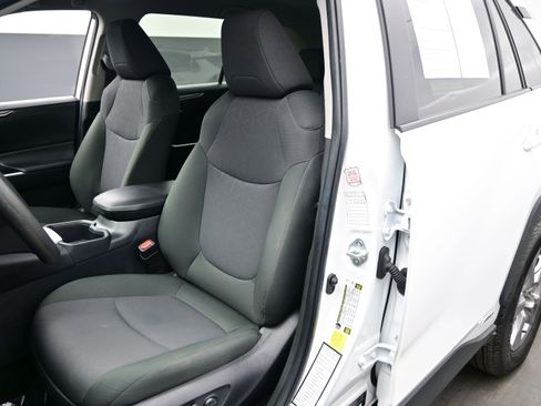 Used 2025 Toyota RAV4 XLE image 12