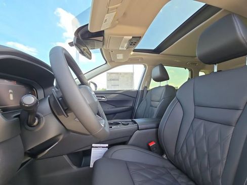 New 2026 Nissan Rogue Platinum image 7