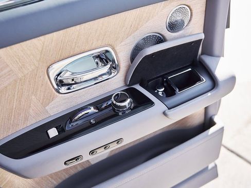 Used 2025 Rolls-Royce Phantom Sedan RWD image 56