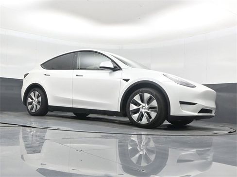 Used 2023 Tesla Model Y Long Range image 36