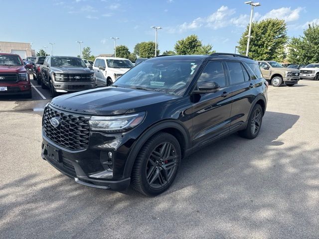 Used 2025 Ford Explorer ST AWD/4WD image 3