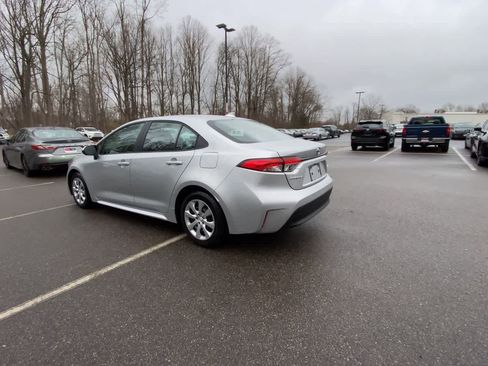 Used 2025 Toyota Corolla LE image 9