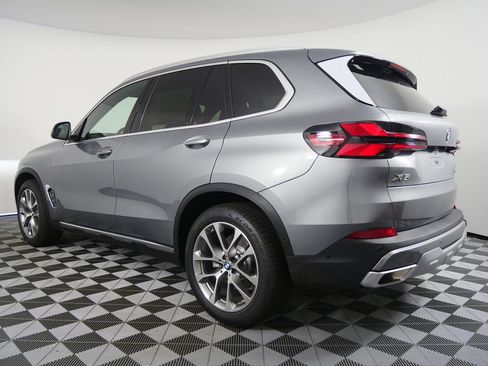 Used 2026 BMW X5 xDrive40i w/ Premium Package image 5