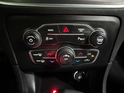 Used 2019 Dodge Charger SXT RWD image 19