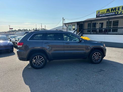 Used 2019 Jeep Grand Cherokee Laredo w/ Laredo X Package image 10
