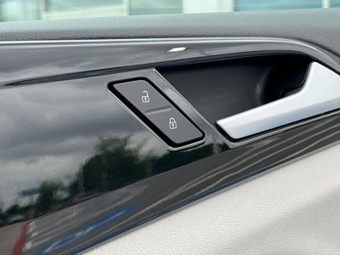 New 2025 Volkswagen Taos S image 27