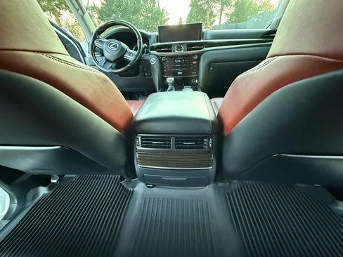 Used 2017 Lexus LX 570 4WD image 36