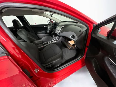Used 2017 Chevrolet Cruze LS image 29