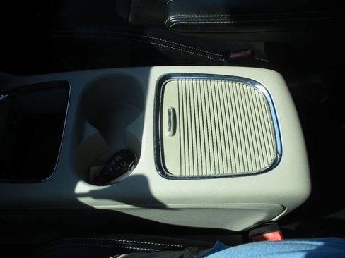 Used 2018 Dodge Grand Caravan SXT image 27