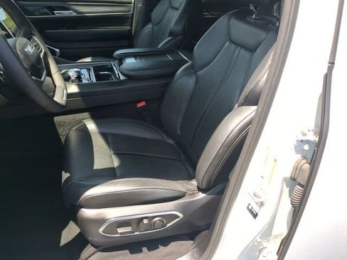Used 2024 Jeep Wagoneer Series II w/ Flexible Seating Group RWD image 23