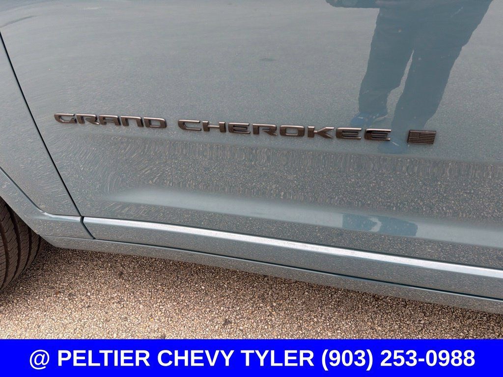 Used 2026 Jeep Grand Cherokee L Limited AWD/4WD image 11
