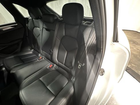 Used 2024 Porsche Macan image 30