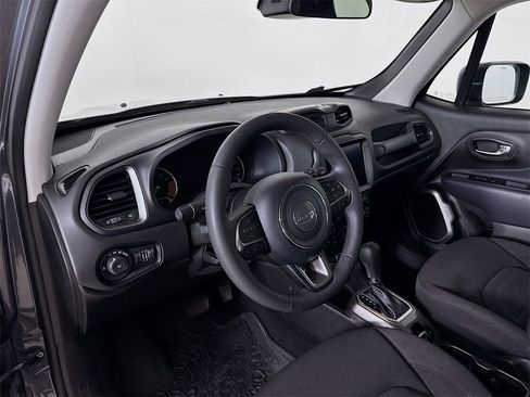 Used 2022 Jeep Renegade Latitude image 9