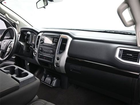 Used 2018 Nissan Titan SV image 24