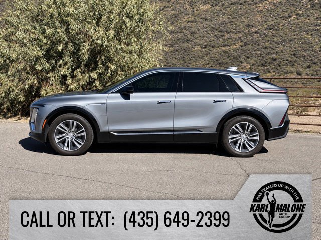 Used 2024 Cadillac Lyriq Luxury AWD/4WD image 2