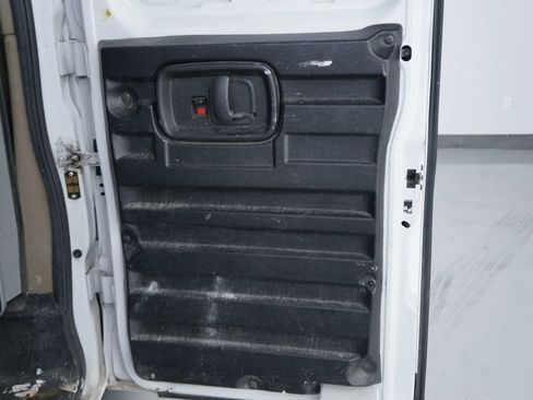 Used 2018 Chevrolet Express 3500 image 25