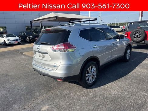 Used 2014 Nissan Rogue SV FWD image 2