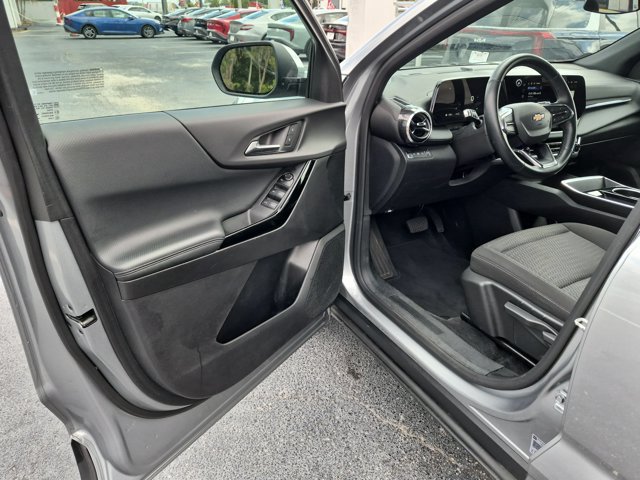 Used 2025 Chevrolet Equinox LT AWD/4WD image 11