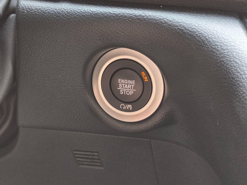 Used 2025 Chrysler Pacifica Select FWD image 31