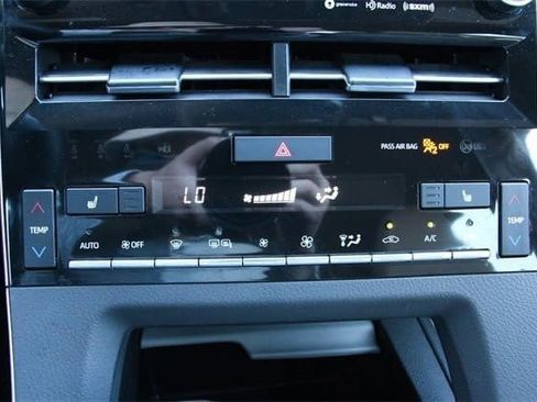 Used 2022 Toyota Avalon XLE image 17