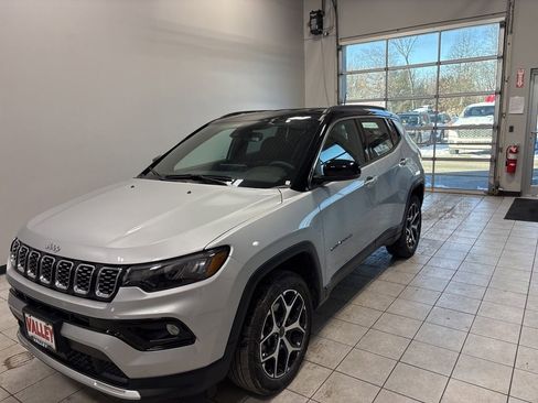 Used 2025 Jeep Compass Limited image 3