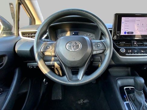 Used 2025 Toyota Corolla LE FWD image 6