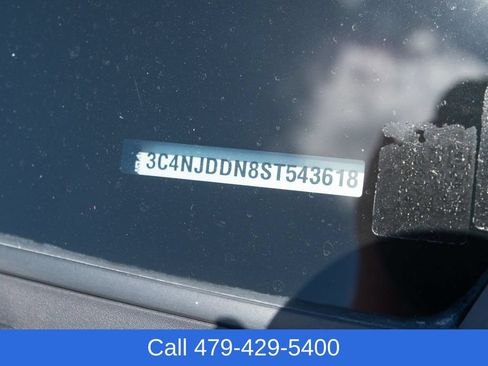 Used 2025 Jeep Compass Trailhawk AWD/4WD image 10