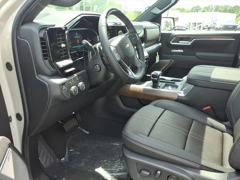 New 2026 Chevrolet Silverado 1500 High Country AWD/4WD image 9