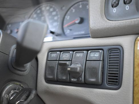 Used 2004 Volvo C70 LT image 18