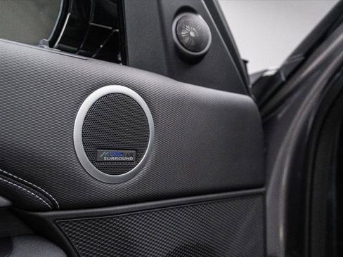 New 2025 Land Rover Discovery Dynamic SE image 27