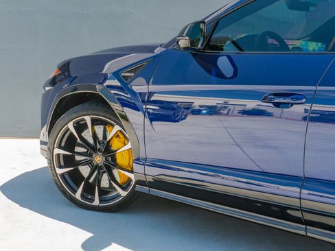 Used 2021 Lamborghini Urus AWD/4WD image 44