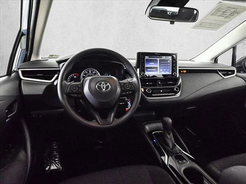 Used 2022 Toyota Corolla LE FWD image 19