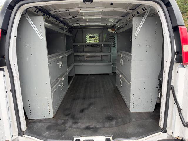 Used 2015 Chevrolet Express 2500 RWD image 28